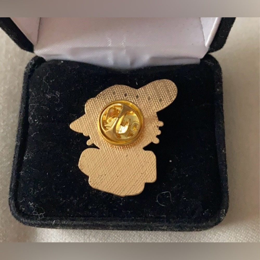 Hello Kitty Pin - Picture 2 of 2